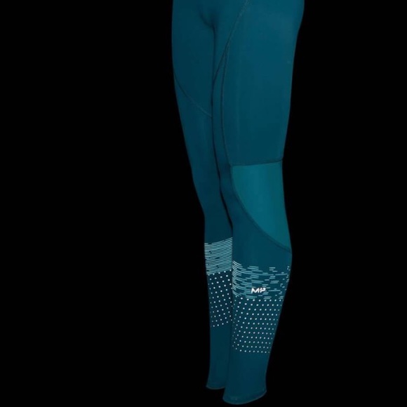 My Protein | Deep teal Velocity reflective sportswear leggings with phone pocket - Picture 4 of 10